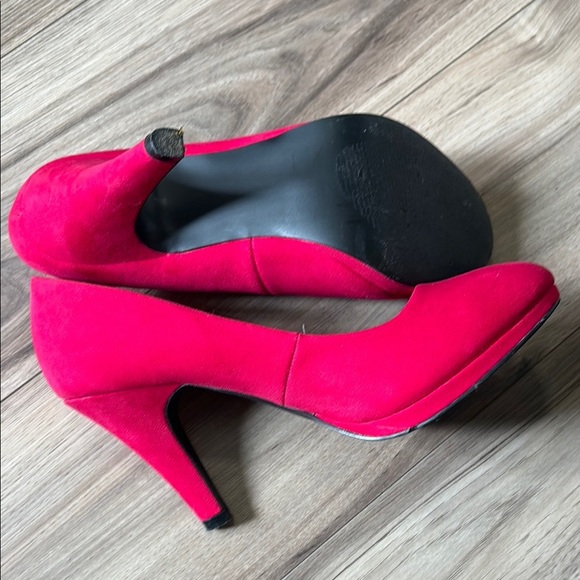 Qupid Red Heels Elegant Suede Design - Picture 4 of 4